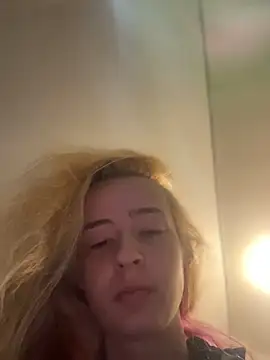 Snapshot of SeccySerena chatting on 04-20-26, 03:37 SeccySerena online show from 04-20-26, 03:37