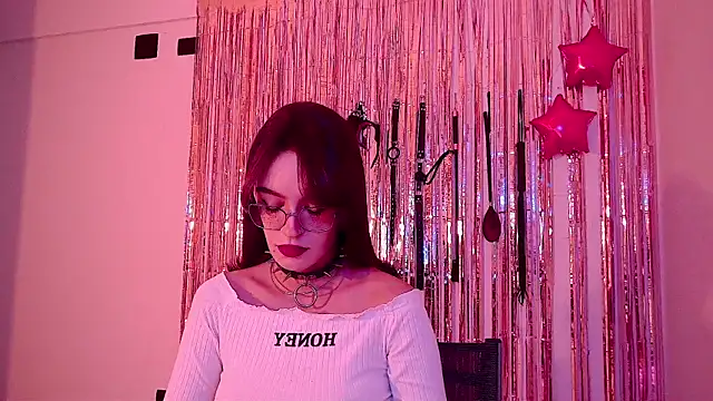 Snapshot of nina_kink chatting on 06-29-26, 07:03 nina kink online show from 06-29-26, 07:03