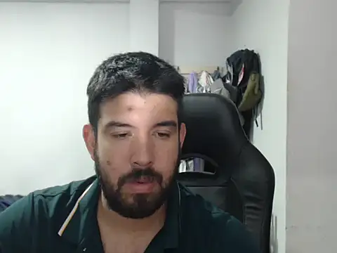 Snapshot of Axel11113 chatting on 09-09-25, 03:06 Axel11113 online show from 09-09-25, 03:06