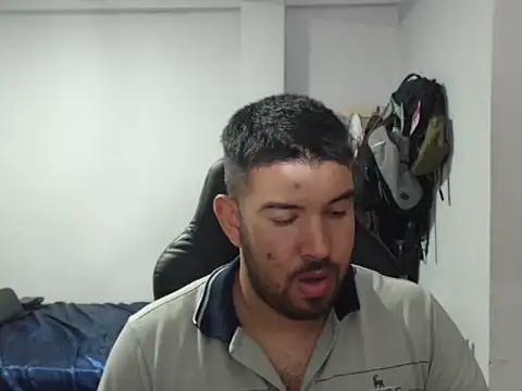 Snapshot of Axel11113 chatting on 09-16-25, 03:07 Axel11113 online show from 09-16-25, 03:07