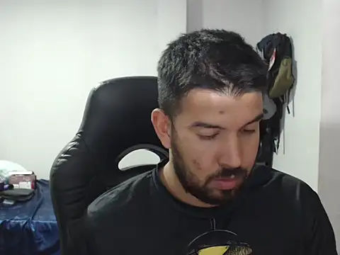 Snapshot of Axel11113 chatting on 10-01-25, 02:17 Axel11113 online show from 10-01-25, 02:17