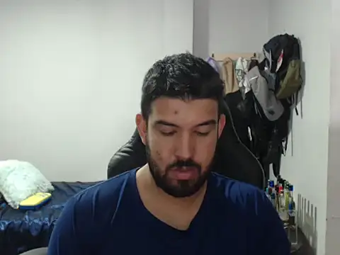 Snapshot of Axel11113 chatting on 10-11-25, 04:44 Axel11113 online show from 10-11-25, 04:44