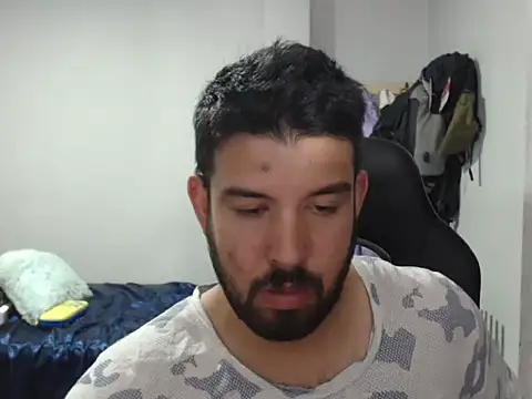 Snapshot of Axel11113 chatting on 10-15-25, 01:17 Axel11113 online show from 10-15-25, 01:17