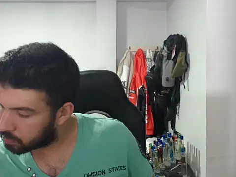 Snapshot of Axel11113 chatting on 10-21-25, 04:02 Axel11113 online show from 10-21-25, 04:02