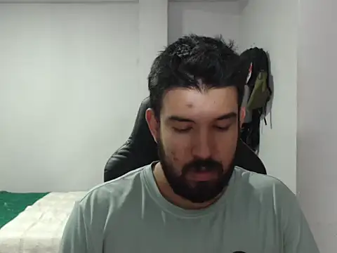 Snapshot of Axel11113 chatting on 10-29-25, 04:04 Axel11113 online show from 10-29-25, 04:04