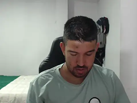 Snapshot of Axel11113 chatting on 11-04-25, 04:22 Axel11113 online show from 11-04-25, 04:22