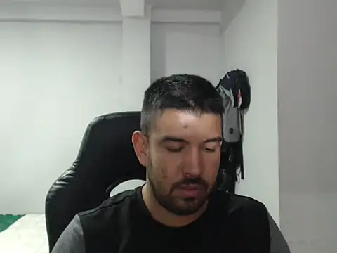 Snapshot of Axel11113 chatting on 11-08-25, 03:50 Axel11113 online show from 11-08-25, 03:50