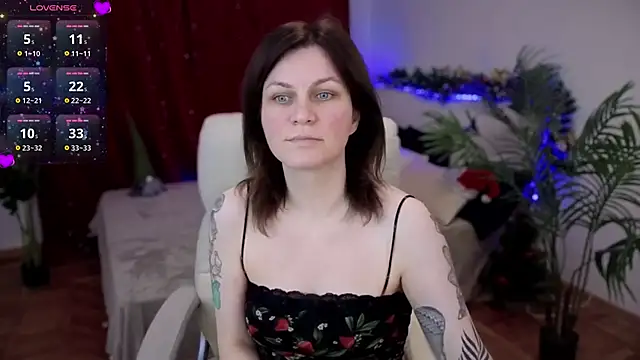 Snapshot of TinaMelt chatting on 11-21-25, 08:29 TinaMelt online show from 11-21-25, 08:29