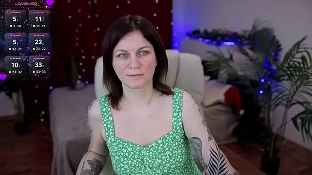 Snapshot of TinaMelt chatting on 11-22-25, 08:41 TinaMelt online show from 11-22-25, 08:41