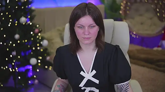 Snapshot of TinaMelt chatting on 12-16-25, 07:41 TinaMelt online show from 12-16-25, 07:41