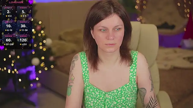 Snapshot of TinaMelt chatting on 12-21-25, 07:43 TinaMelt online show from 12-21-25, 07:43