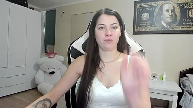 EmiLovsi online show from 10-09-25, 07:34