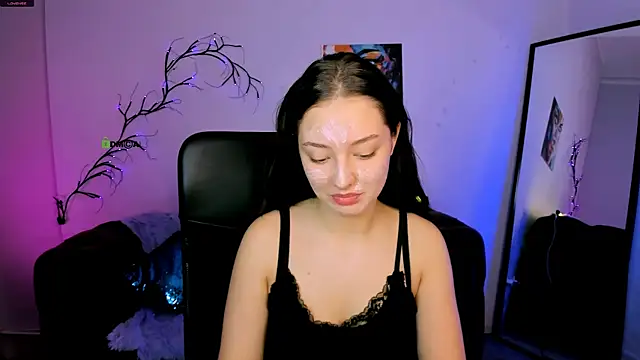 eva smiith  online show from 11-07-25, 06:46