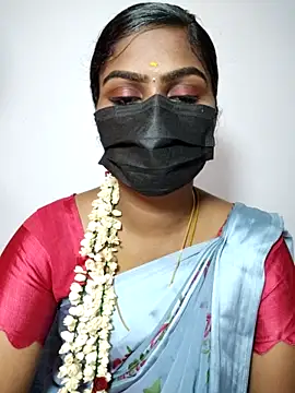 Snapshot of Tamil_Princess12 chatting on 10-16-25, 05:47 Tamil Princess12 online show from 10-16-25, 05:47