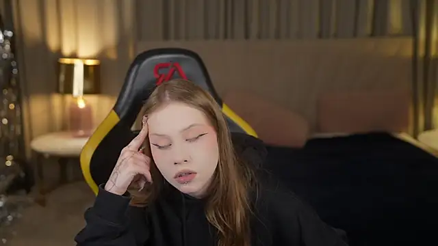 Esmie Smile online show from 09-19-25, 10:32