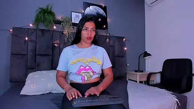 RiriiBrunette   online show from 11-04-25, 07:35