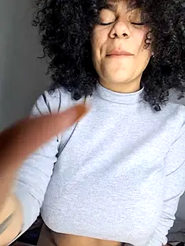 Snapshot of Yerystar chatting on 10-02-25, 07:32 Yerystar online show from 10-02-25, 07:32