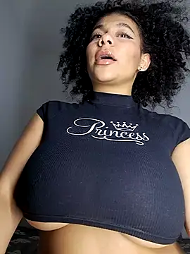 Snapshot of Yerystar chatting on 10-08-25, 11:24 Yerystar online show from 10-08-25, 11:24