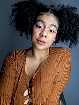 Snapshot of Yerystar chatting on 10-12-25, 09:47 Yerystar online show from 10-12-25, 09:47