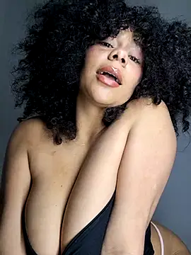 Snapshot of Yerystar chatting on 10-13-25, 09:48 Yerystar online show from 10-13-25, 09:48