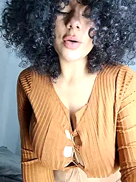 Snapshot of Yerystar chatting on 10-20-25, 02:01 Yerystar online show from 10-20-25, 02:01