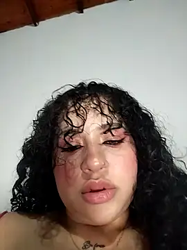 Snapshot of Criiis_laurens chatting on 10-02-25, 11:34 Criiis laurens online show from 10-02-25, 11:34