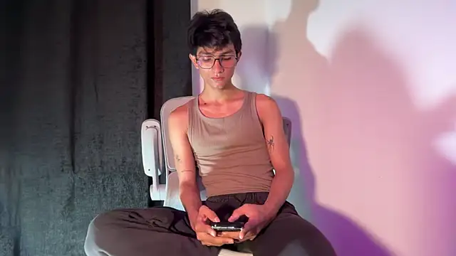 Snapshot of Angel_bunny2 chatting on 11-11-25, 03:39 Angel bunny2 online show from 11-11-25, 03:39