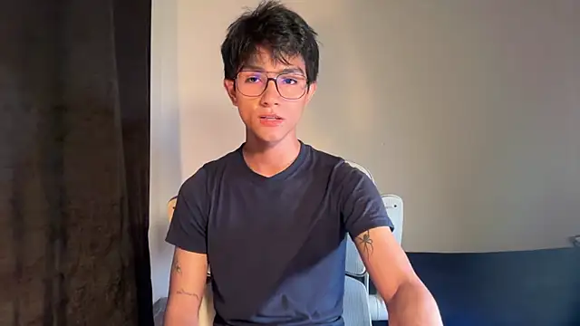 Snapshot of Angel_bunny2 chatting on 11-22-25, 12:31 Angel bunny2 online show from 11-22-25, 12:31