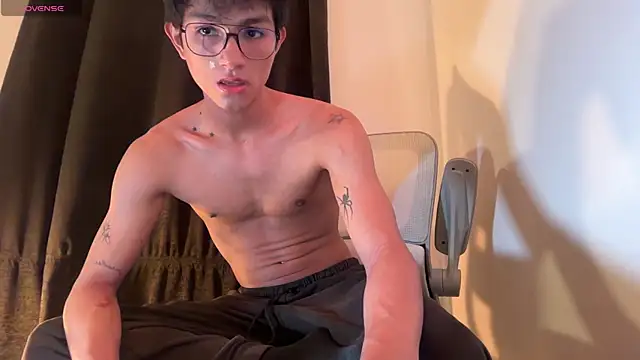 Snapshot of Angel_bunny2 chatting on 11-27-25, 04:25 Angel bunny2 online show from 11-27-25, 04:25