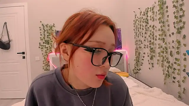 yuna loon online show from 11-18-25, 03:49