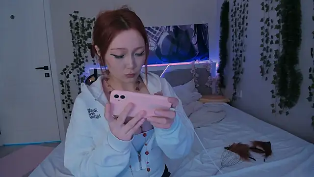 yuna loon online show from 12-04-25, 04:44