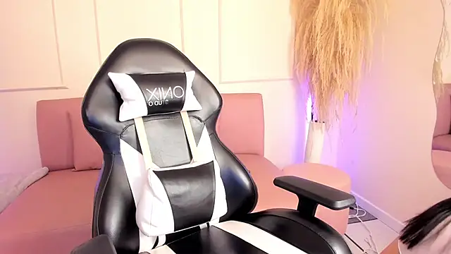 Snapshot of Lilily_lv chatting on 09-16-25, 12:17 Lilily lv online show from 09-16-25, 12:17