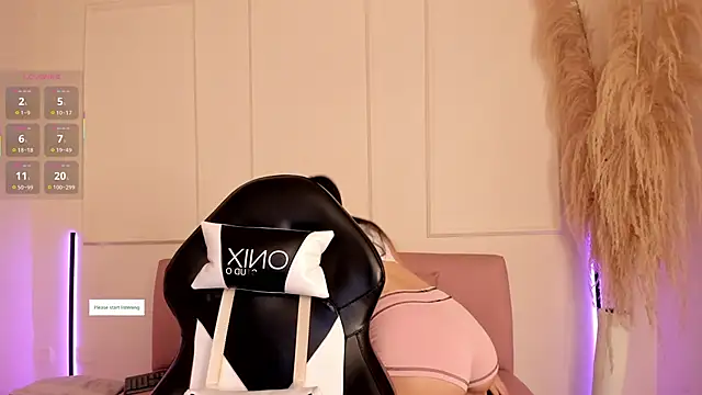 Snapshot of Lilily_lv chatting on 09-17-25, 12:18 Lilily lv online show from 09-17-25, 12:18