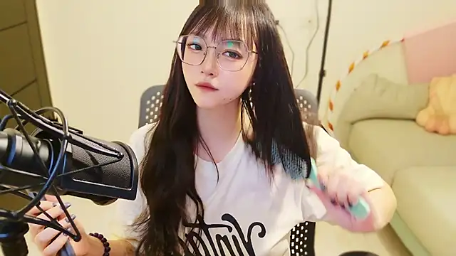 Snapshot of Yucheng__520 chatting on 05-17-26, 04:43 Yucheng 520 online show from 05-17-26, 04:43