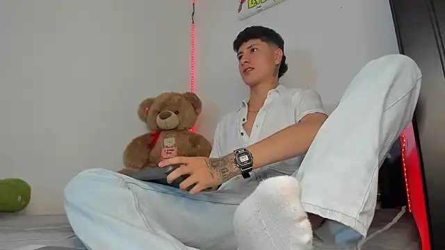 Snapshot of Mateo_Escobar chatting on 11-13-25, 10:30 Mateo Escobar online show from 11-13-25, 10:30