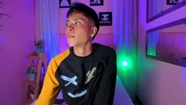 MaxiWildd online show from 11-24-25, 01:00