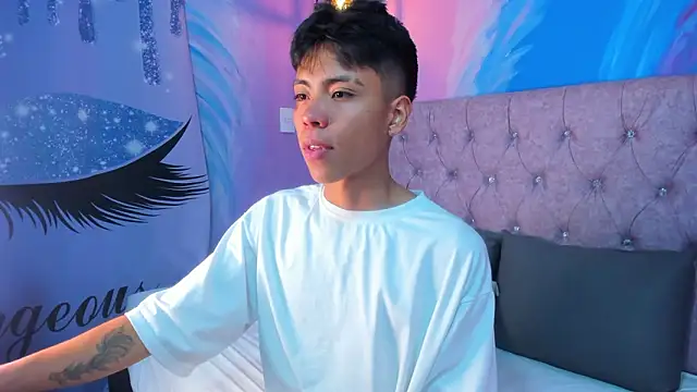 Snapshot of MaxiWildd chatting on 03-06-26, 12:45 MaxiWildd online show from 03-06-26, 12:45