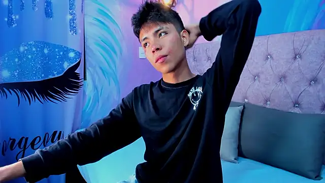 Snapshot of MaxiWildd chatting on 03-11-26, 01:06 MaxiWildd online show from 03-11-26, 01:06