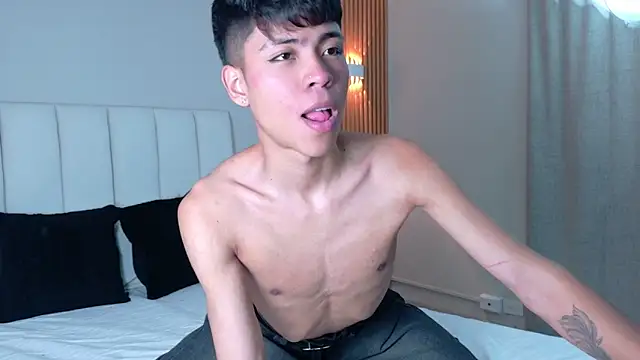 Snapshot of MaxiWildd chatting on 03-12-26, 01:17 MaxiWildd online show from 03-12-26, 01:17