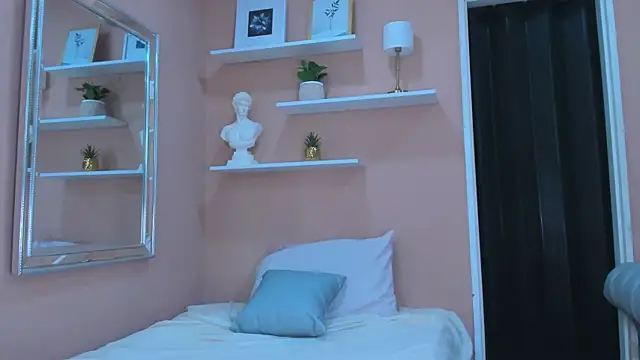 Snapshot of MaxiWildd chatting on 03-14-26, 01:05 MaxiWildd online show from 03-14-26, 01:05