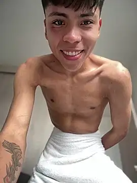 Snapshot of MaxiWildd chatting on 03-17-26, 08:12 MaxiWildd online show from 03-17-26, 08:12