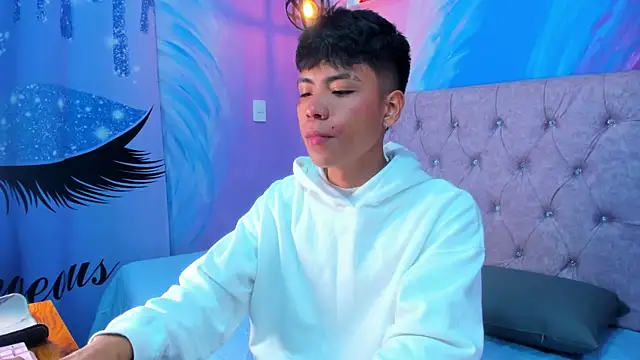 Snapshot of MaxiWildd chatting on 03-24-26, 12:54 MaxiWildd online show from 03-24-26, 12:54