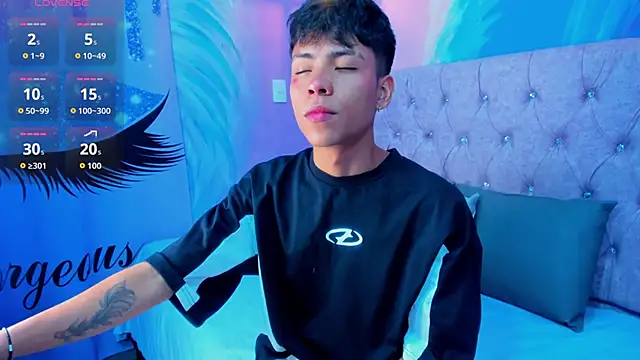 Snapshot of MaxiWildd chatting on 03-28-26, 01:11 MaxiWildd online show from 03-28-26, 01:11