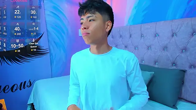 Snapshot of MaxiWildd chatting on 04-06-26, 01:01 MaxiWildd online show from 04-06-26, 01:01