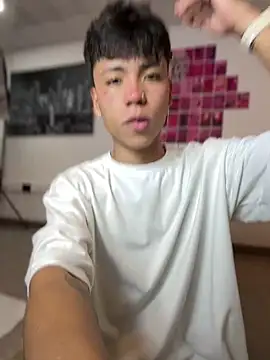 Snapshot of MaxiWildd chatting on 04-09-26, 01:05 MaxiWildd online show from 04-09-26, 01:05