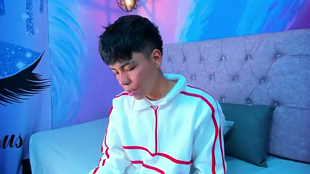 Snapshot of MaxiWildd chatting on 04-10-26, 01:16 MaxiWildd online show from 04-10-26, 01:16