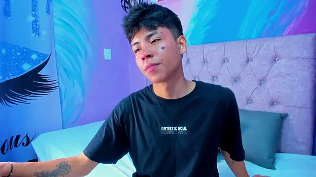 Snapshot of MaxiWildd chatting on 04-11-26, 01:15 MaxiWildd online show from 04-11-26, 01:15