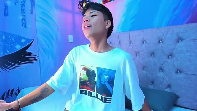 Snapshot of MaxiWildd chatting on 04-14-26, 01:28 MaxiWildd online show from 04-14-26, 01:28