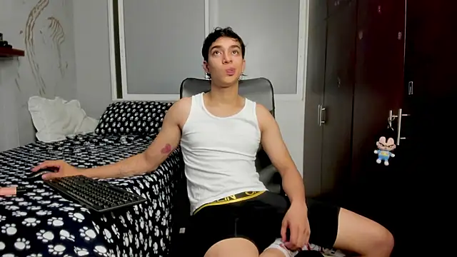 Snapshot of Noxx_starkK chatting on 11-16-25, 12:05 Noxx starkK online show from 11-16-25, 12:05