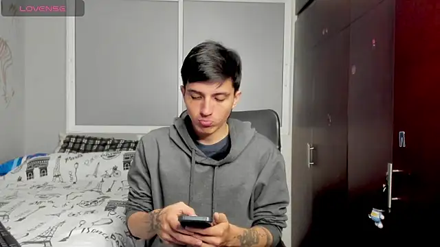 Snapshot of Noxx_starkK chatting on 11-29-25, 01:30 Noxx starkK online show from 11-29-25, 01:30